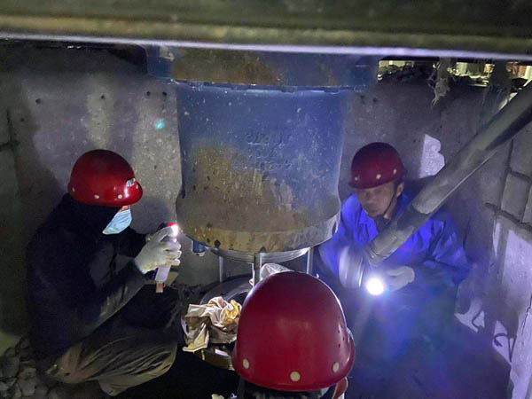 矸石項(xiàng)目部開展設(shè)備維保工作 